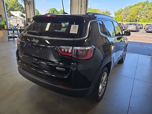 Used 2023 Jeep Compass Latitude w/ Sun and Sound Group AWD/4WD image 4