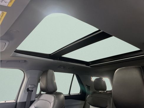 Used 2022 Ford Explorer XLT w/ Equipment Group 202A image 25