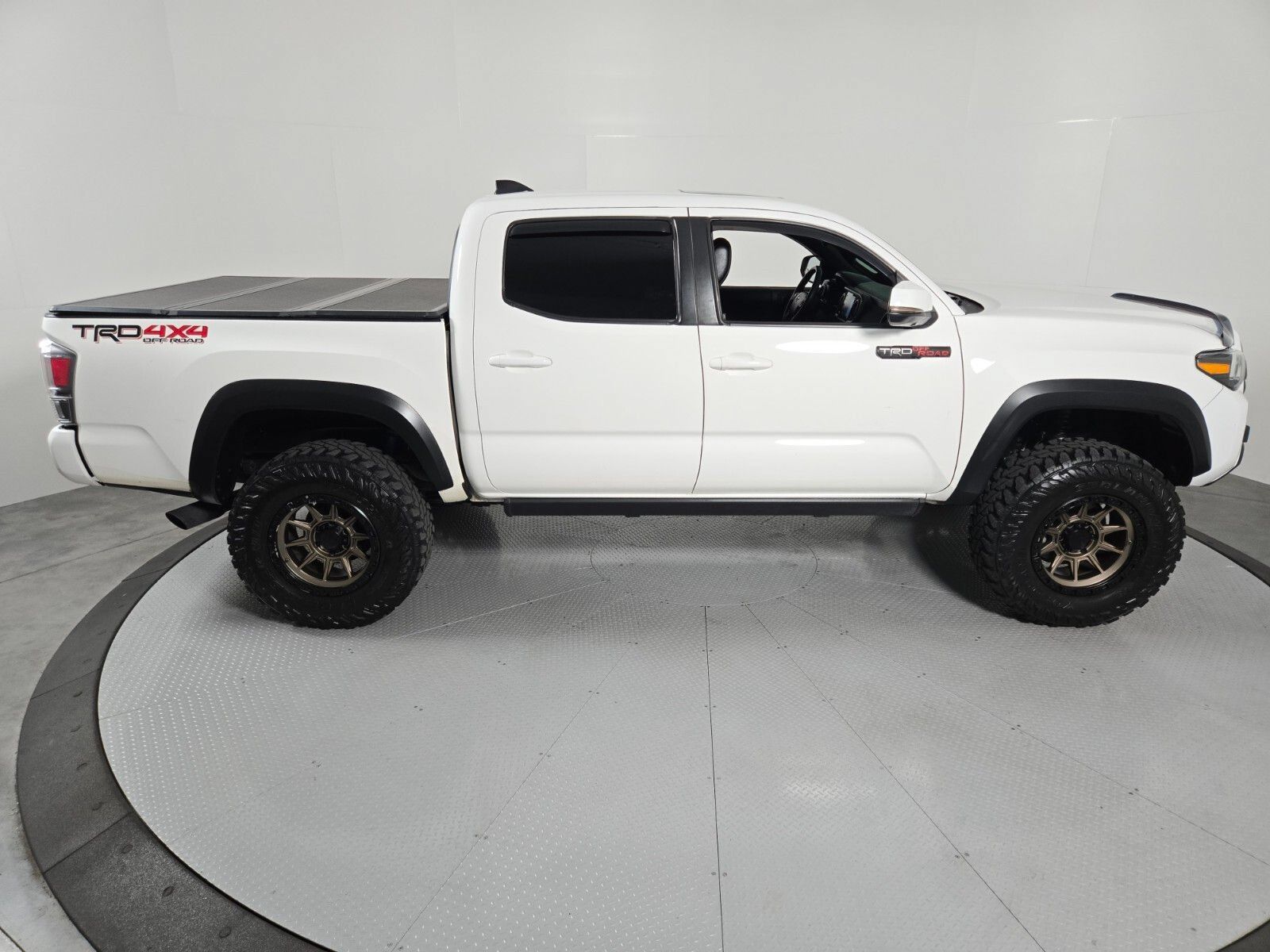 Used 2021 Toyota Tacoma TRD Off-Road w/ TRD Premium Off Road Package AWD/4WD image 6