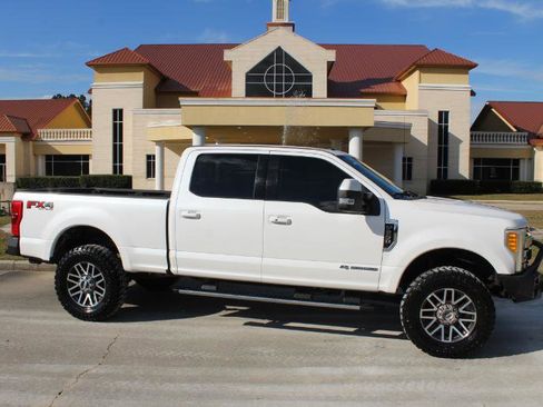 Used 2017 Ford F250 Lariat w/ Lariat Ultimate Package image 2