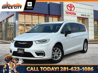 Used 2024 Chrysler Pacifica Touring-L