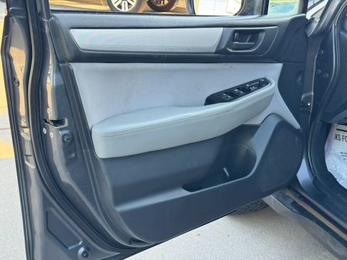 Used 2019 Subaru Outback 2.5i AWD/4WD image 10