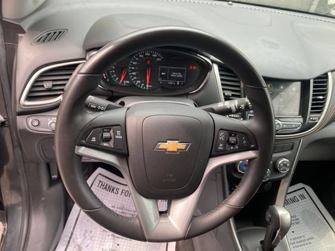 Used 2018 Chevrolet Trax LT w/ LT Convenience Package AWD/4WD image 18