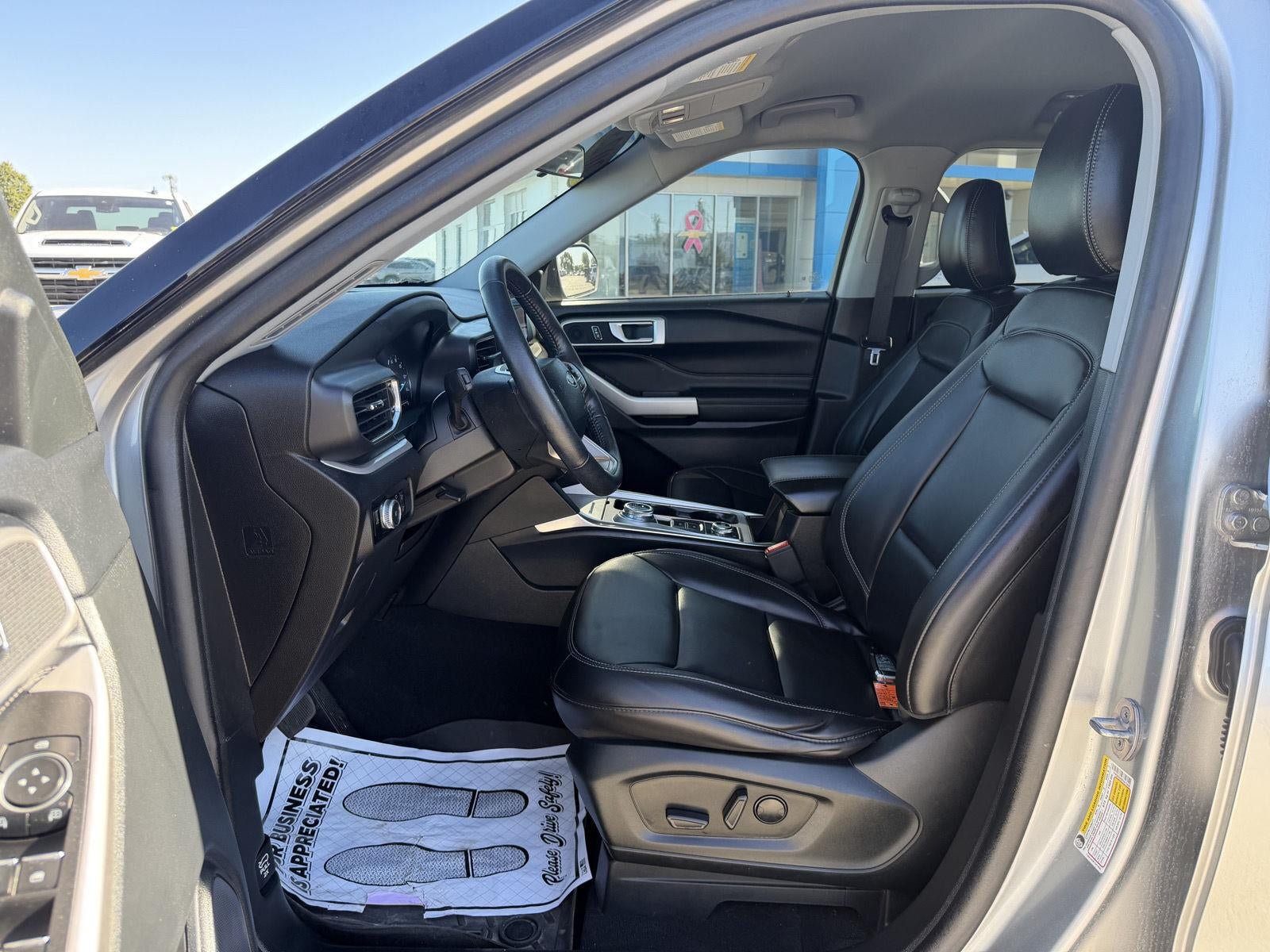Used 2023 Ford Explorer XLT w/ Equipment Group 202A AWD/4WD image 8