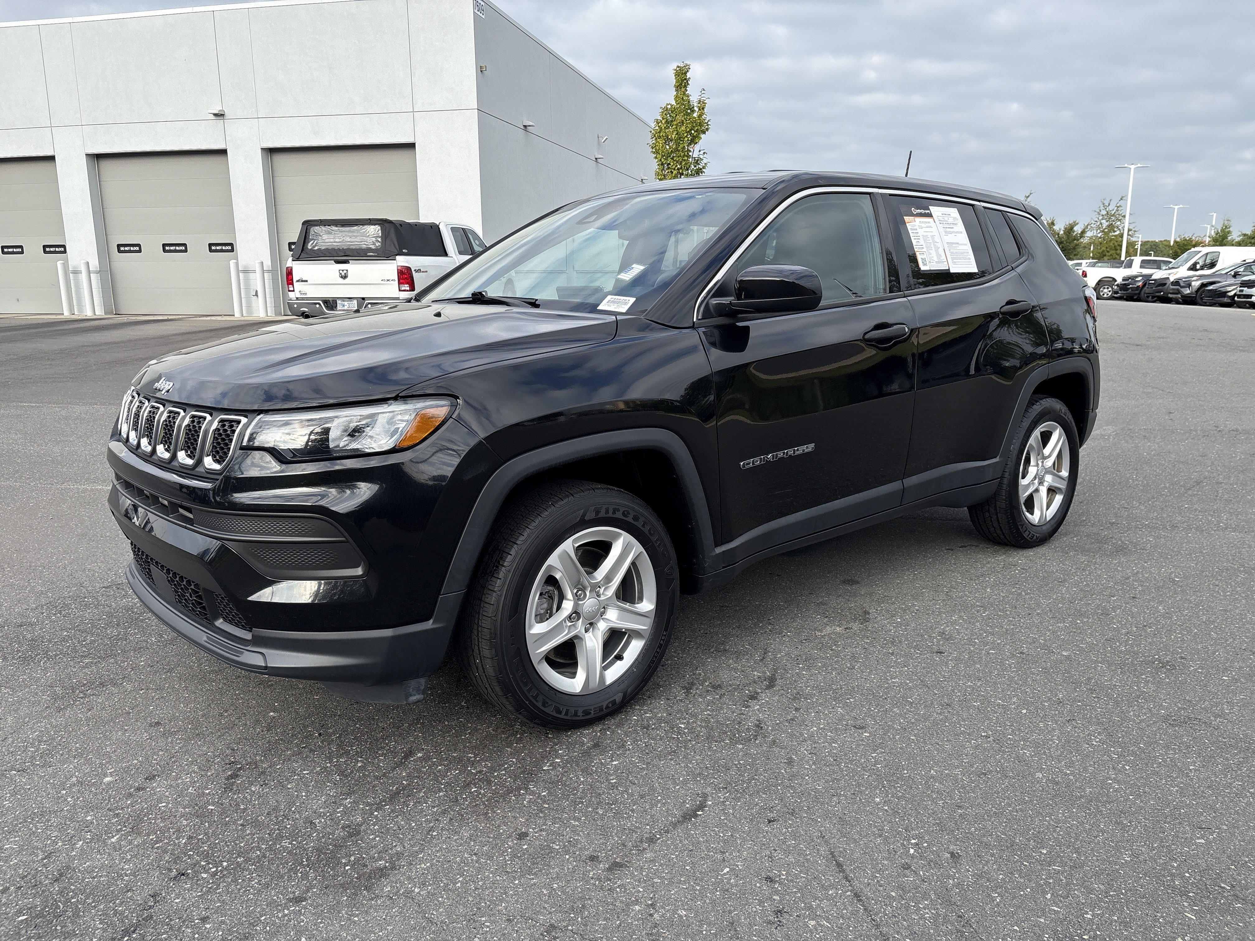 Used 2023 Jeep Compass Sport AWD/4WD image 5