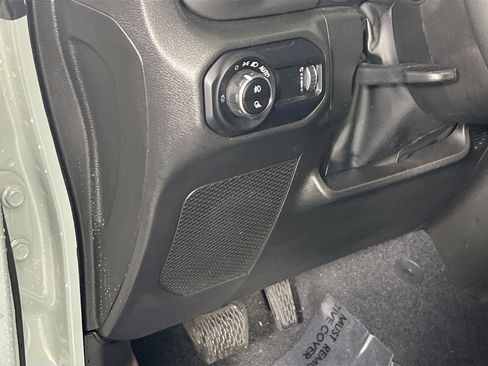 Used 2023 Jeep Gladiator Willys image 10