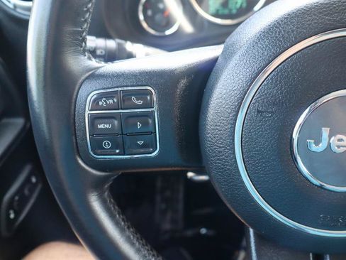 Used 2017 Jeep Wrangler Unlimited Rubicon w/ Connectivity Group AWD/4WD image 15