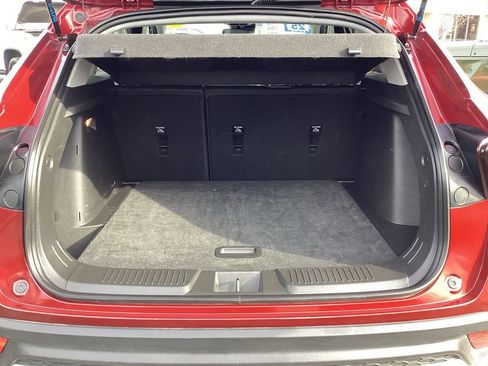 Used 2025 Chevrolet Trax LT w/ LT Convenience Package image 14