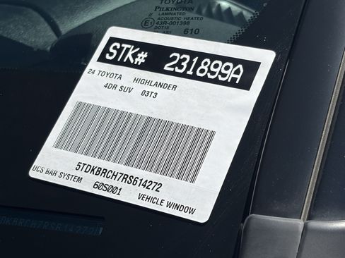 Certified 2024 Toyota Highlander XLE AWD/4WD image 32