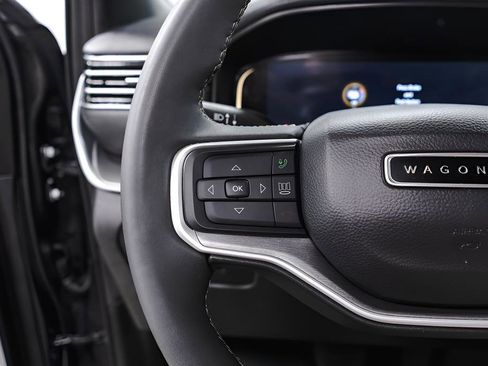 Used 2025 Jeep Wagoneer Series II w/ 8-Passenger Seating Package image 12