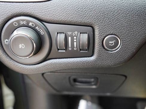 Used 2021 Jeep Cherokee Limited AWD/4WD image 26
