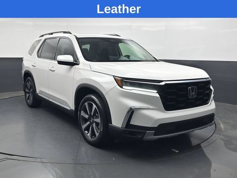 Certified 2025 Honda Pilot Touring image 2