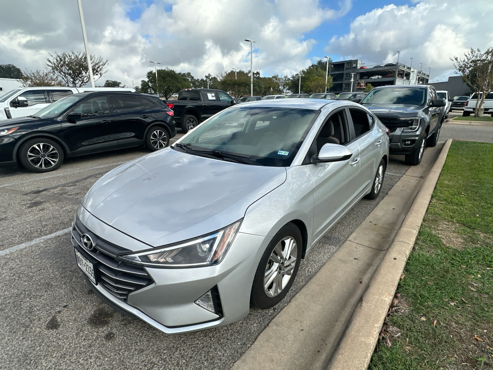 Used 2019 Hyundai Elantra SEL FWD image 2