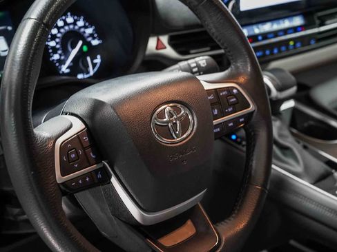 Certified 2024 Toyota Sienna XLE FWD image 22