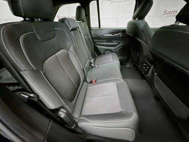 Used 2024 Jeep Grand Cherokee Laredo X w/ Luxury Tech Group I AWD/4WD image 27