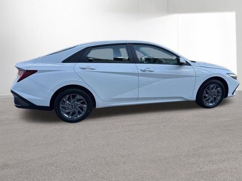 New 2026 Hyundai Elantra Blue image 13