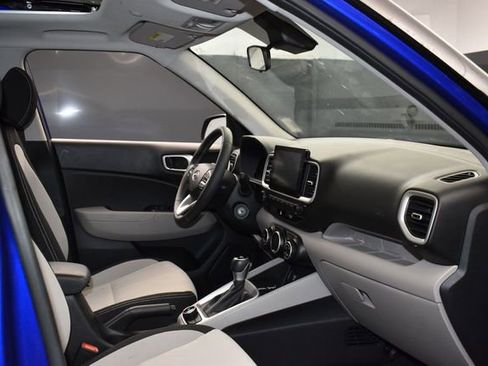 Used 2023 Hyundai Venue SEL FWD image 12
