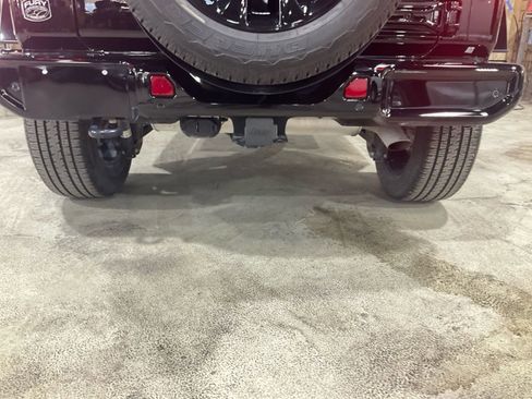 Used 2023 Jeep Wrangler Unlimited Sahara image 32