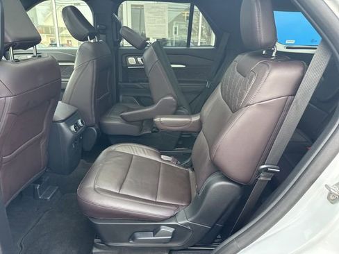 Used 2025 Ford Explorer Platinum w/ LUX Leather Package AWD/4WD image 14