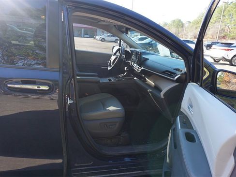 Used 2021 Toyota Sienna XLE image 19