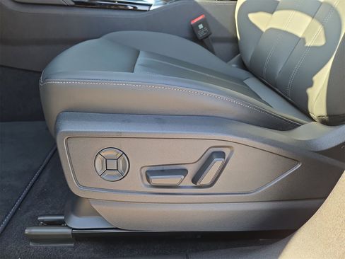 Certified 2025 Audi Q5 Premium w/ Convenience Package image 17