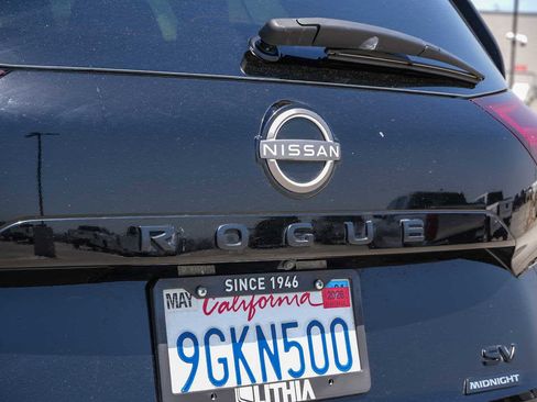 Used 2023 Nissan Rogue SV w/ SV Premium B Package FWD image 10