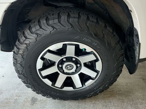 Used 2022 Toyota 4Runner TRD Off-Road AWD/4WD image 10