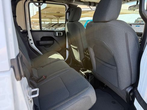 Used 2025 Jeep Gladiator Sport AWD/4WD image 19