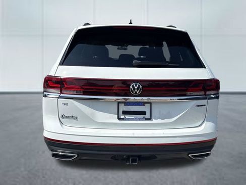 Used 2025 Volkswagen Atlas SE AWD/4WD image 3