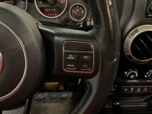 Used 2016 Jeep Wrangler Sahara image 23