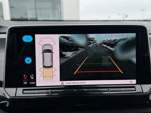 Used 2025 Volkswagen Atlas Cross Sport SE image 34