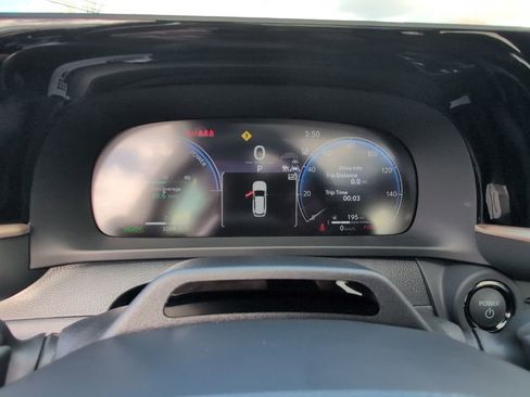 Used 2025 Toyota Crown Signia w/ Advanced Technology Package image 20