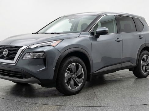 Used 2025 Nissan Rogue SV FWD image 3