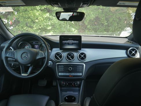 Used 2018 Mercedes-Benz GLA 250 4MATIC image 10