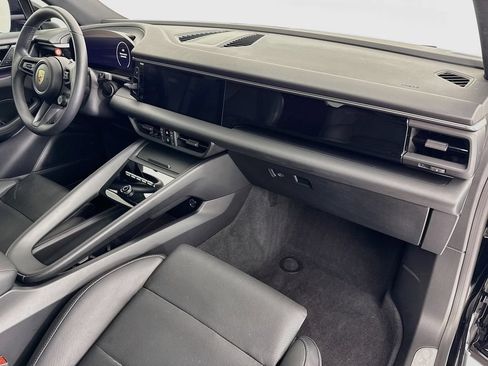 Used 2025 Porsche Macan Electric RWD image 30