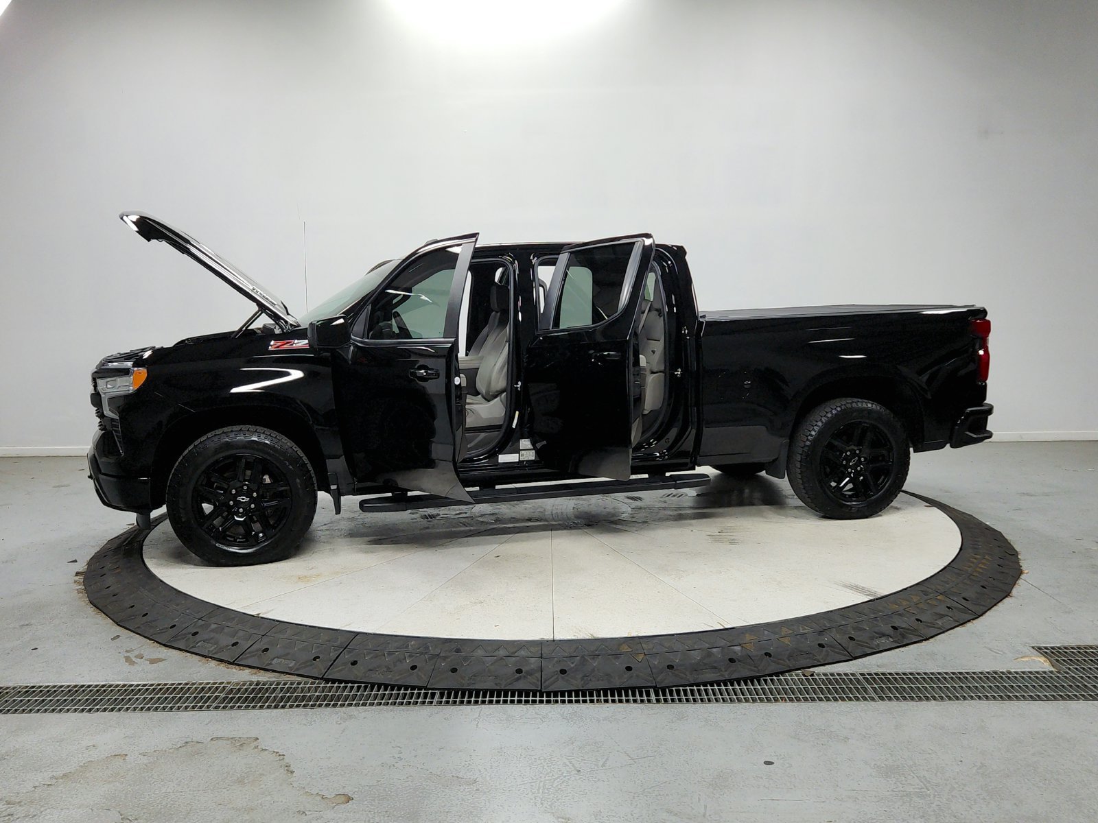 Used 2024 Chevrolet Silverado 1500 RST AWD/4WD image 13