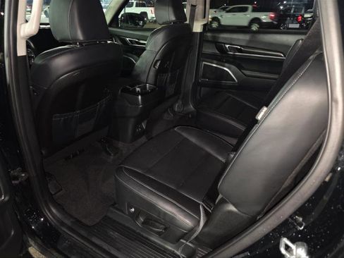 Used 2025 Kia Telluride S image 7