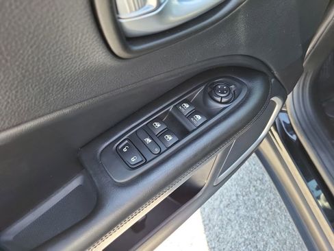 Used 2021 Jeep Compass Latitude image 14