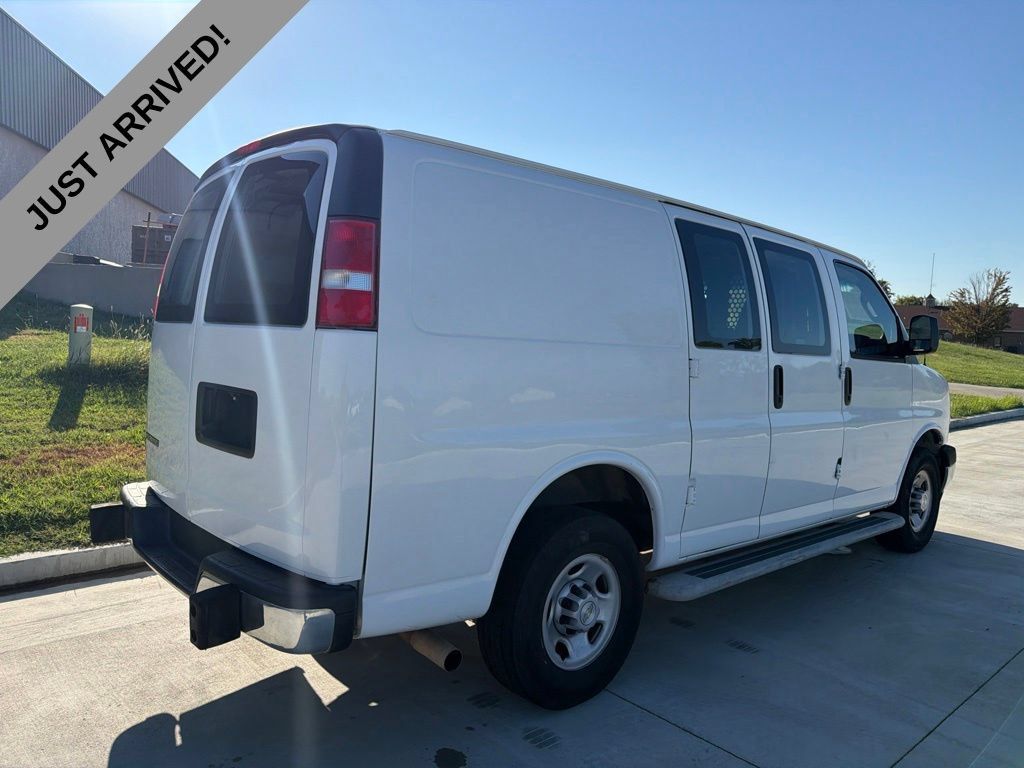 Used 2021 Chevrolet Express 2500 w/ Driver Convenience Package RWD image 5