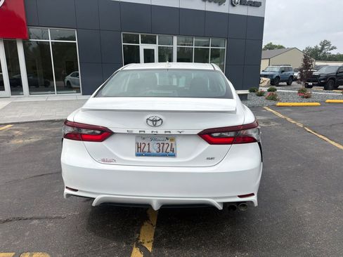 Used 2021 Toyota Camry SE FWD image 3
