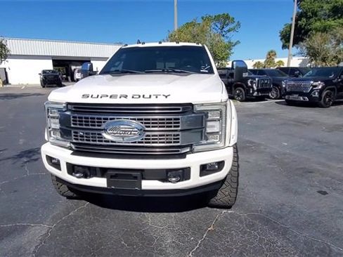 Used 2019 Ford F250 Platinum w/ Platinum Ultimate Package image 3