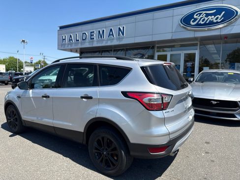 Used 2018 Ford Escape SEL FWD image 9