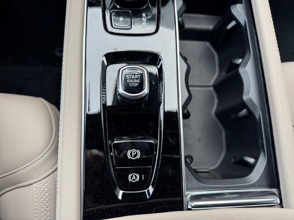 New 2026 Volvo XC90 T8 Plus w/ Protection Package Premier AWD/4WD image 19