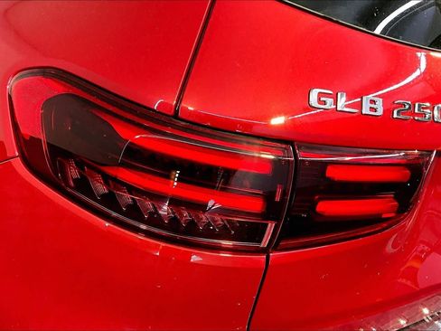 New 2026 Mercedes-Benz GLB 250 4MATIC image 5