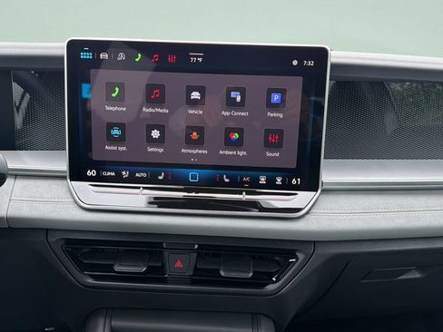 New 2026 Volkswagen Tiguan SE R-Line FWD image 17