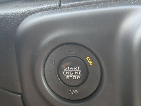 Used 2018 Jeep Wrangler Unlimited Sahara AWD/4WD image 16
