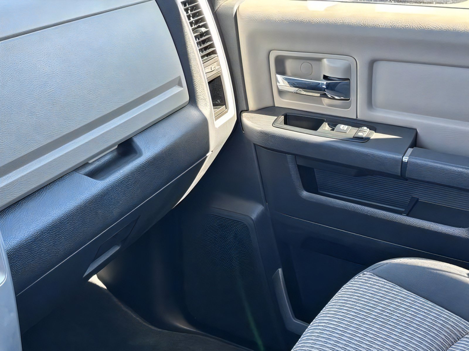 Used 2012 RAM 3500 SLT AWD/4WD image 18