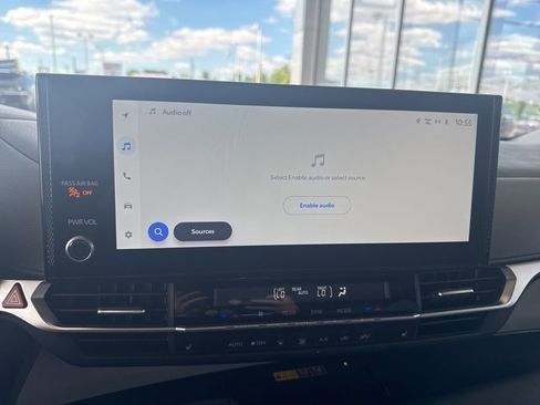 Certified 2025 Toyota Sienna XLE FWD image 19