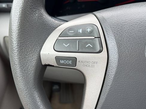Used 2009 Toyota Camry FWD image 19