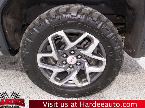 Used 2023 GMC Sierra 1500 SLT w/ SLT Premium Plus Package AWD/4WD image 10